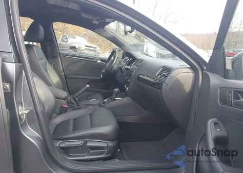 2018 Volkswagen Jetta 1.8T Se Sport из США, поврежденный, VIN 3VWD17AJ8JM255036